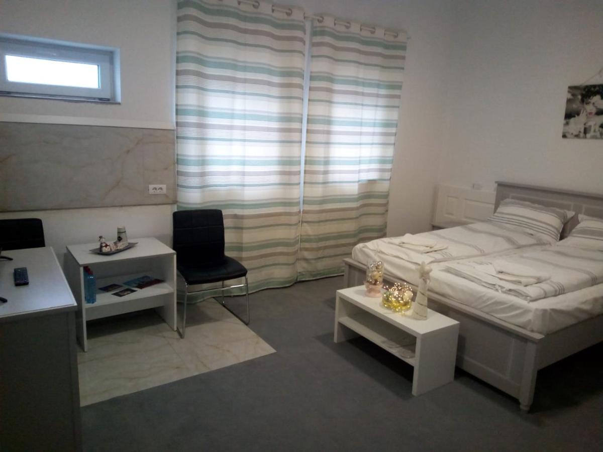 Hunedoara Sport Confort Hotel מראה חיצוני תמונה